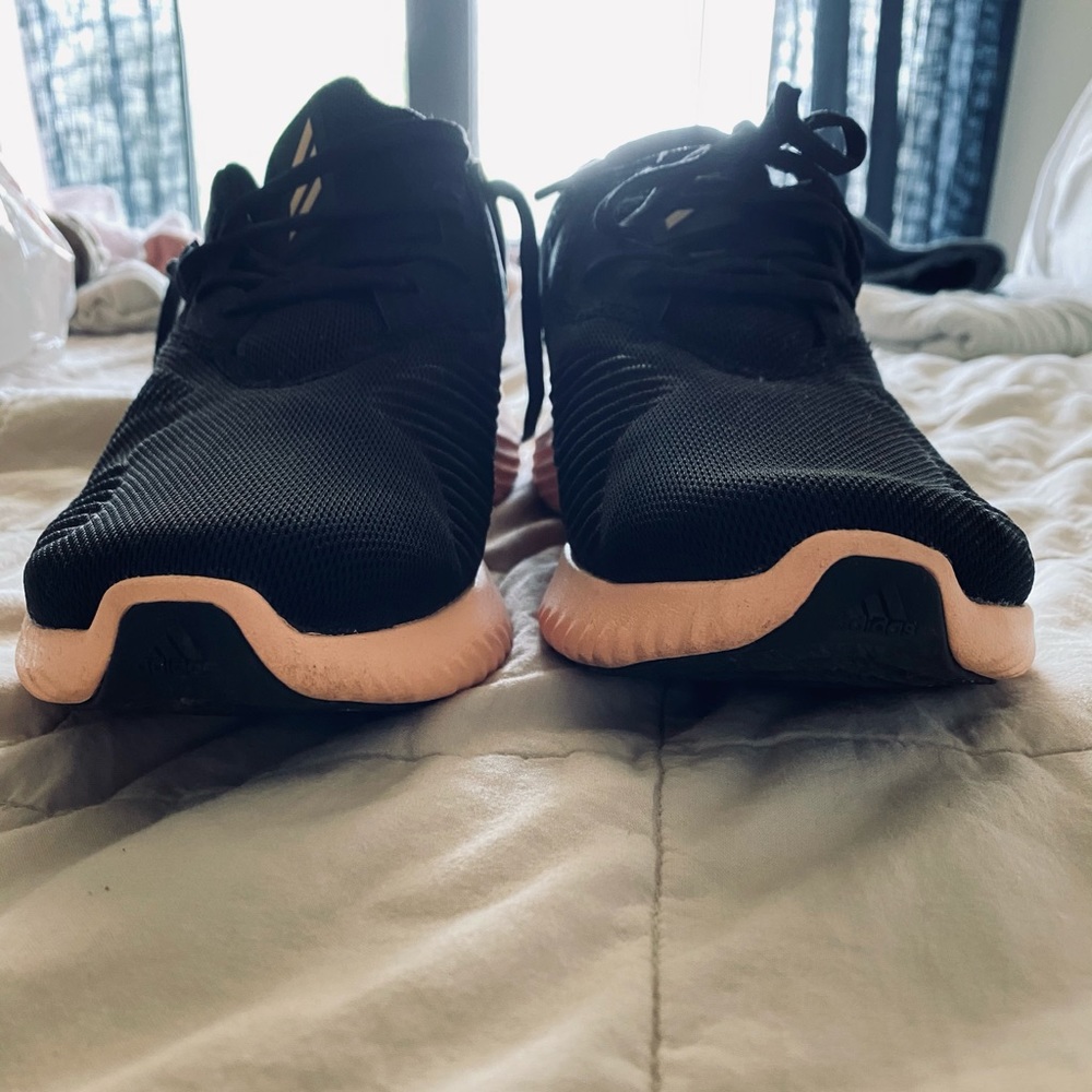 Women’s Adidas Bounce Sneakers US10